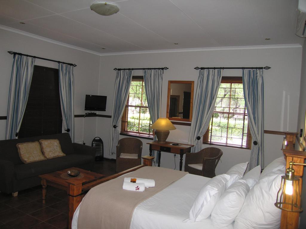 Beaufort Manor Country Lodge Beaufort West Exterior photo